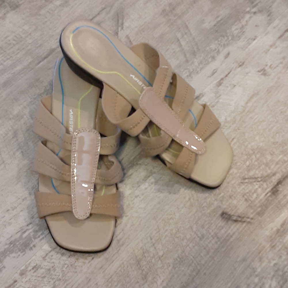 7.5 wide airstep Mayer 3 strap wedge